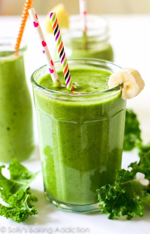 Natural energy-booster for mums: Green Tropi-Kale Smoothie